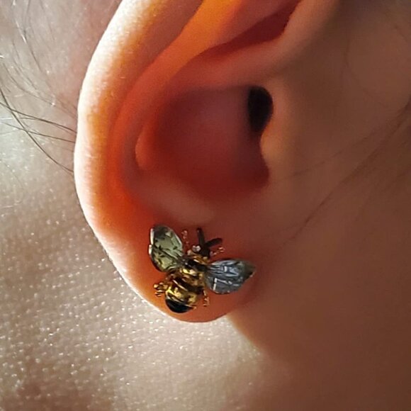 Neiman Marcus 18k Gold Plated Shimmering Bumble Bee Earrings - Picture 1 of 5